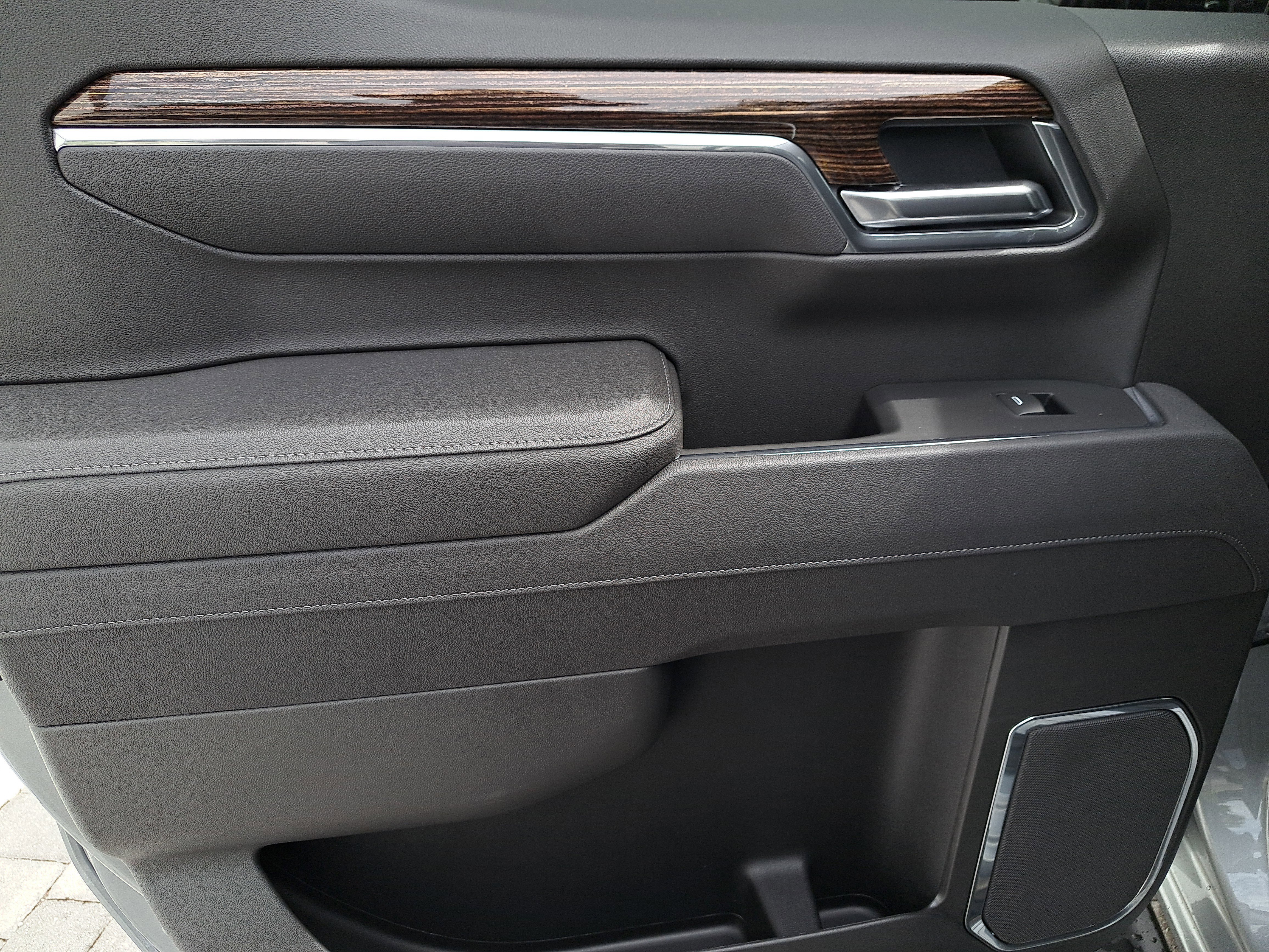 New 2025 GMC Sierra 1500 Elevation w/ LPO, Elevation Black Package image 12