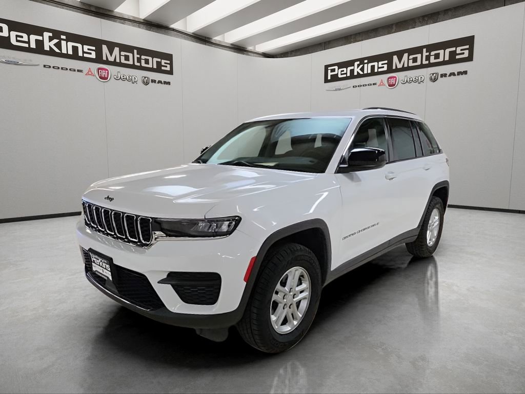 Used 2023 Jeep Grand Cherokee Laredo AWD/4WD image 1