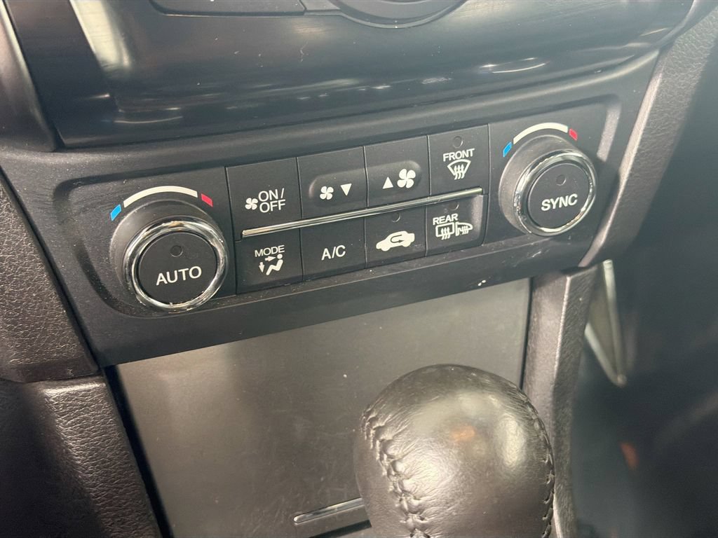 Used 2013 Acura ILX Hybrid w/ Technology Package FWD image 17