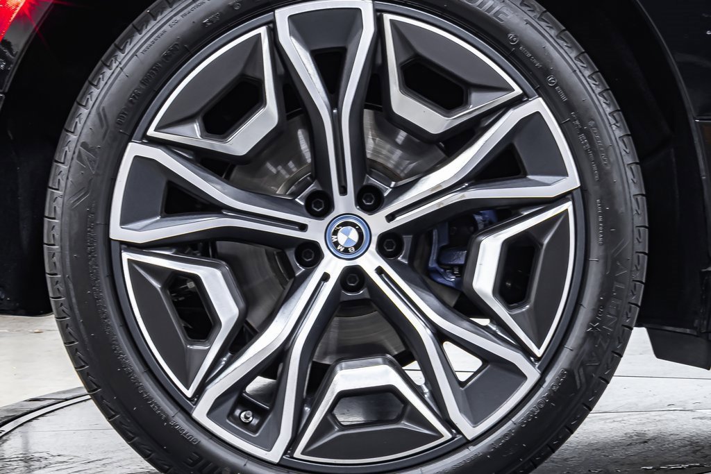 Used 2025 BMW iX xDrive50 image 23