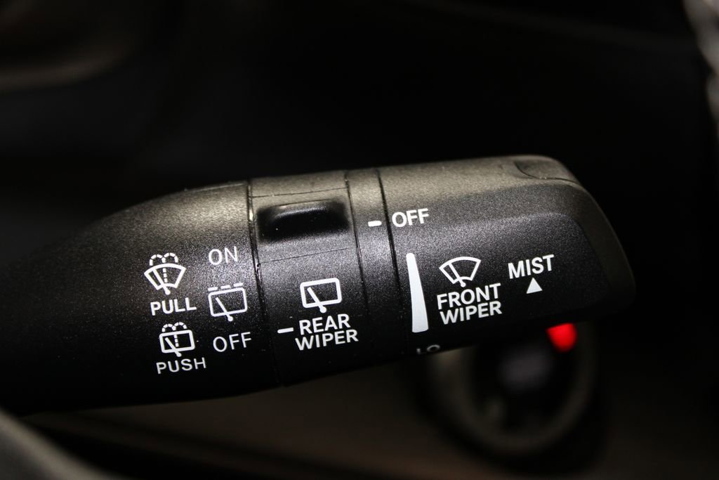 Used 2025 Jeep Wagoneer L Series II w/ 8-pass Seating Package image 47