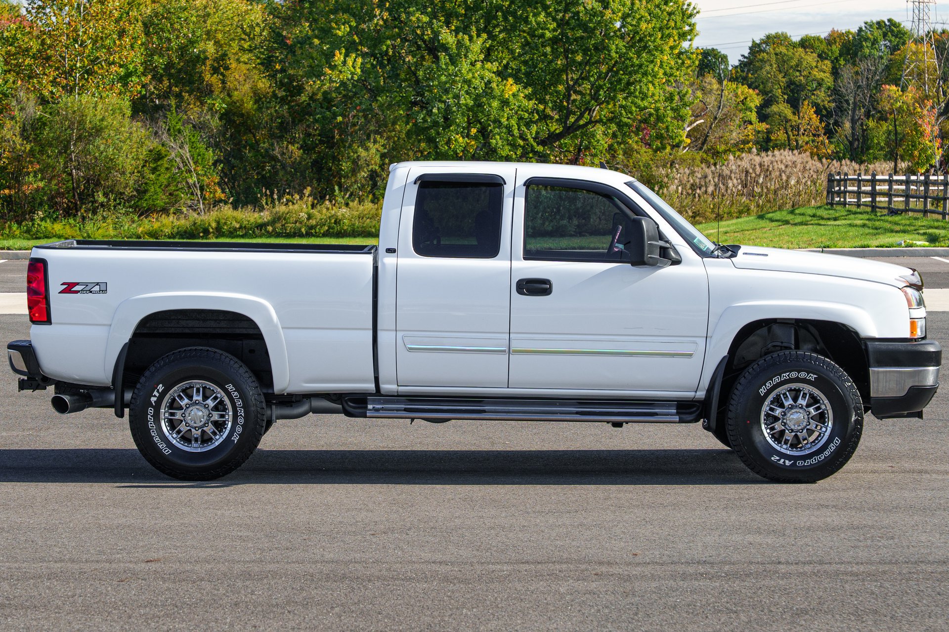 Used 2006 Chevrolet Silverado 2500 LT w/ Heavy-Duty Power Package AWD/4WD image 8