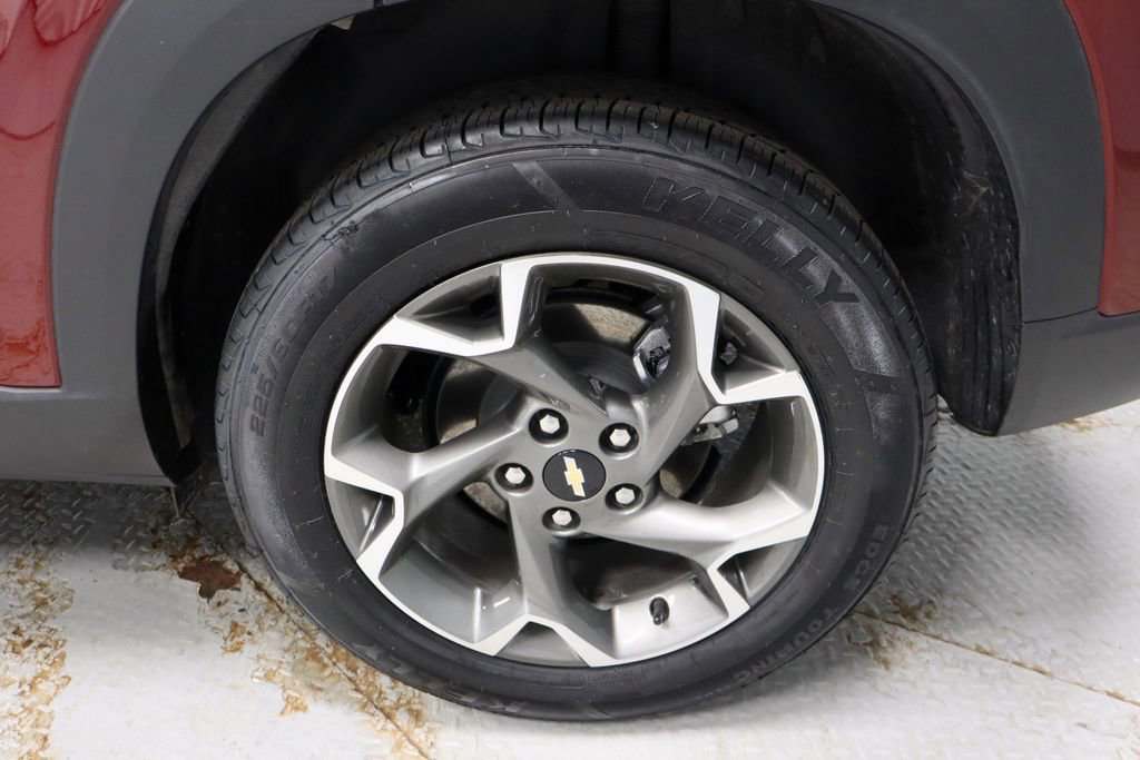 Used 2025 Chevrolet Trax LT w/ LT Convenience Package FWD image 19