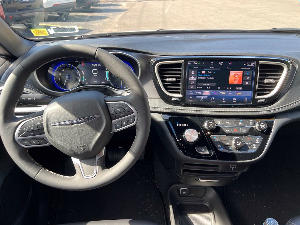 Used 2026 Chrysler Pacifica Select AWD/4WD image 11