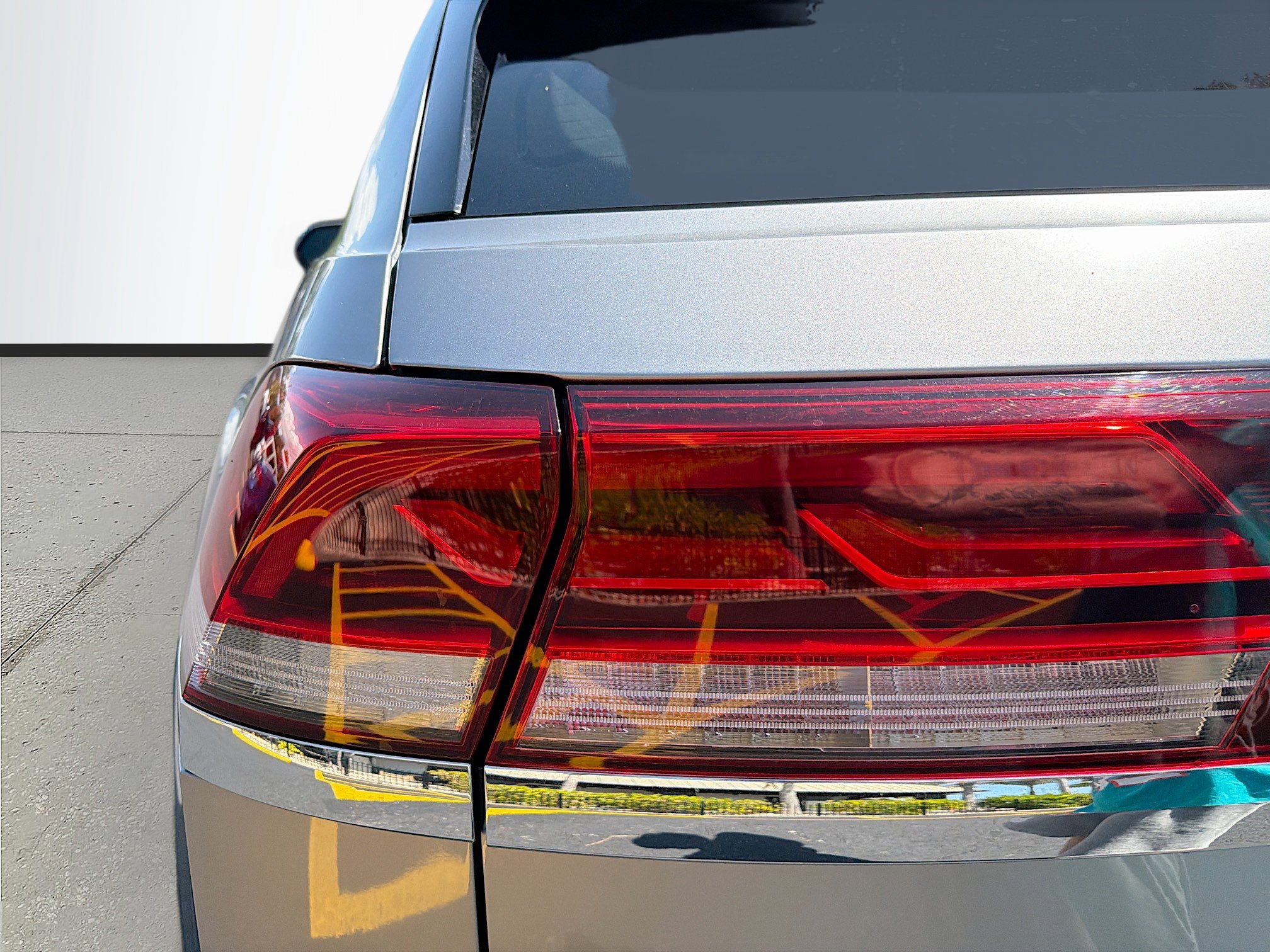 Used 2025 Volkswagen Atlas Cross Sport SE image 11