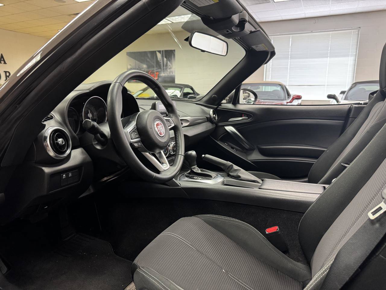 Used 2017 FIAT 124 Spider Classica RWD image 29