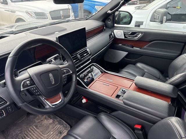 Used 2024 Lincoln Navigator L Reserve image 7