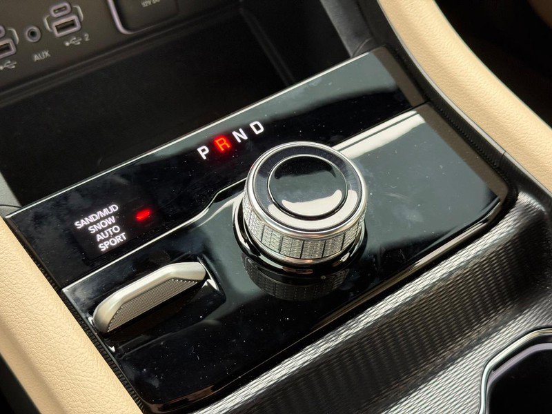Used 2025 Jeep Grand Cherokee Limited w/ Luxury Tech Group II image 22