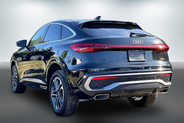Certified 2025 Audi Q5 Premium w/ Convenience Package AWD/4WD image 12