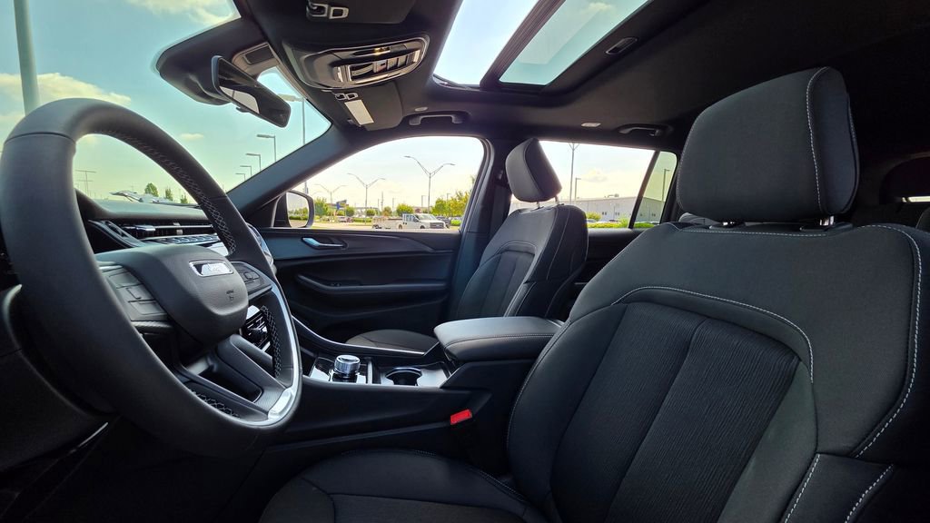 New 2025 Jeep Grand Cherokee L Laredo w/ Luxury Tech Group I image 24