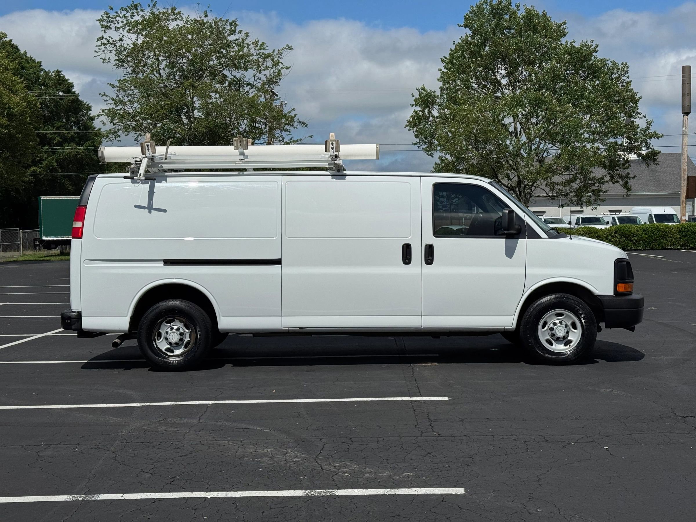 Used 2015 Chevrolet Express 3500 Extended image 5