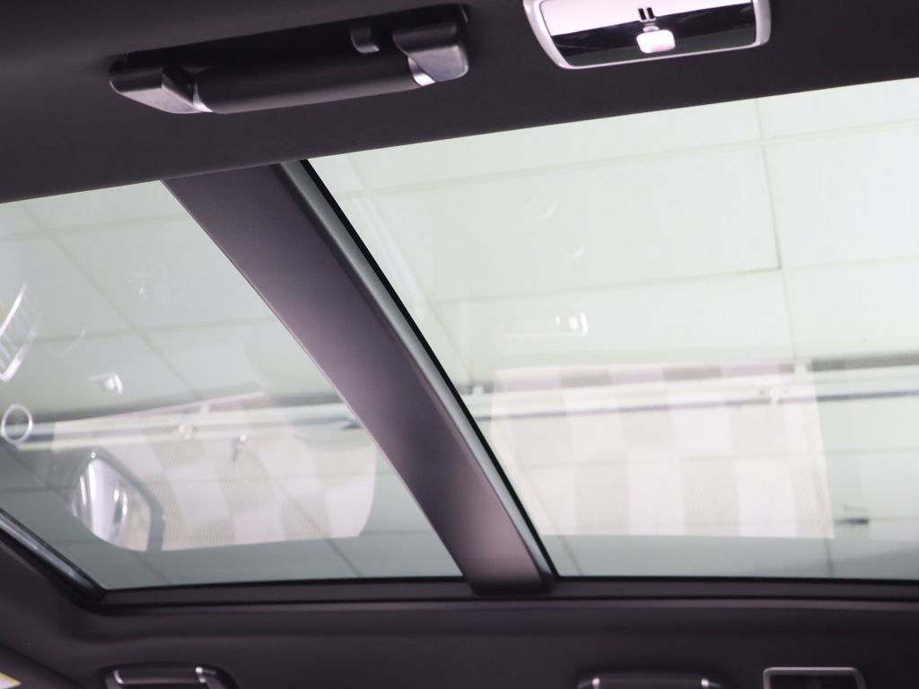 Used 2019 Land Rover Range Rover HSE image 26