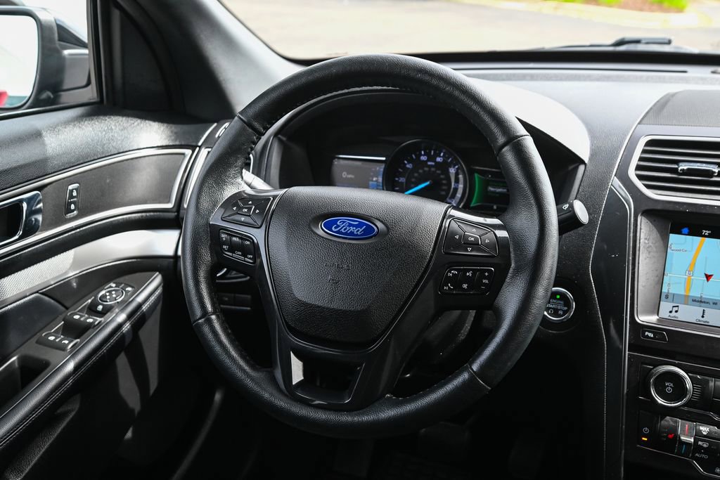 Used 2017 Ford Explorer XLT w/ Equipment Group 201A AWD/4WD image 31