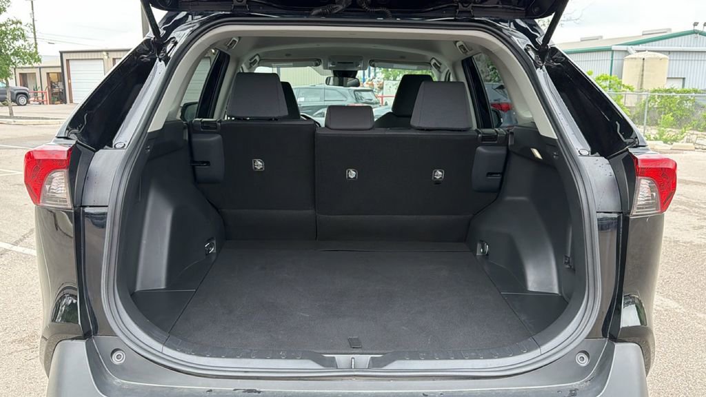 Certified 2025 Toyota RAV4 XLE FWD image 37