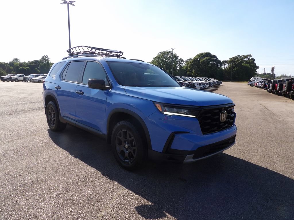 Used 2025 Honda Pilot TrailSport image 2