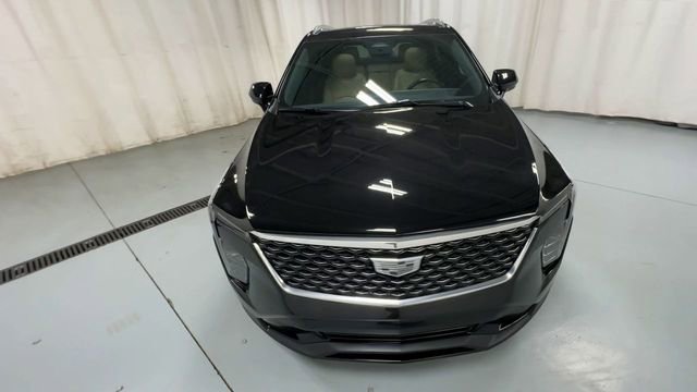 Certified 2024 Cadillac XT4 Premium Luxury w/ Cold Weather Package image 3