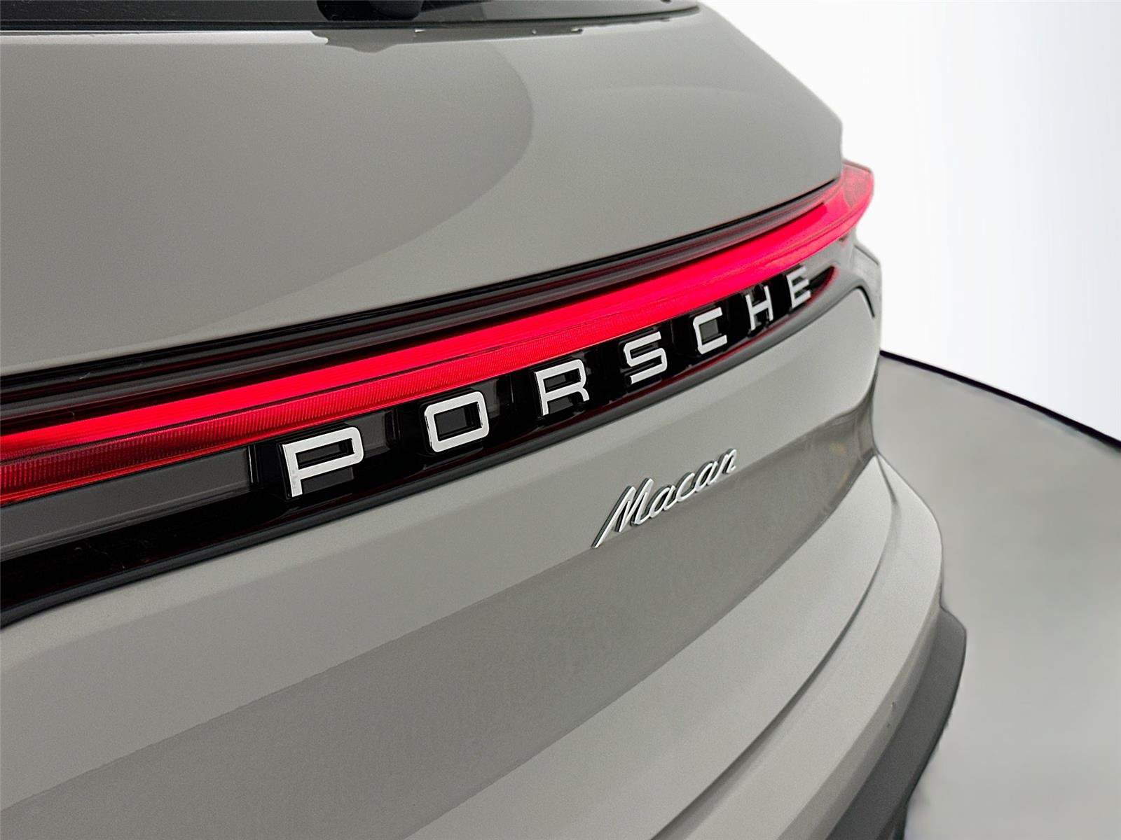 Certified 2026 Porsche Macan Turbo AWD/4WD image 17