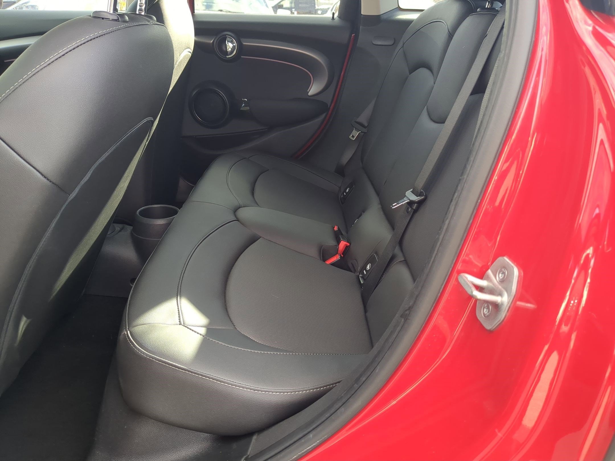 Used 2024 MINI Cooper 4-Door Hardtop image 27