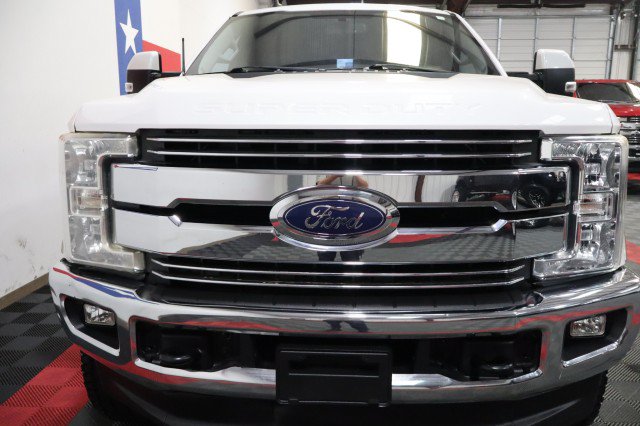 Used 2019 Ford F250 Lariat w/ Lariat Value Package AWD/4WD image 4