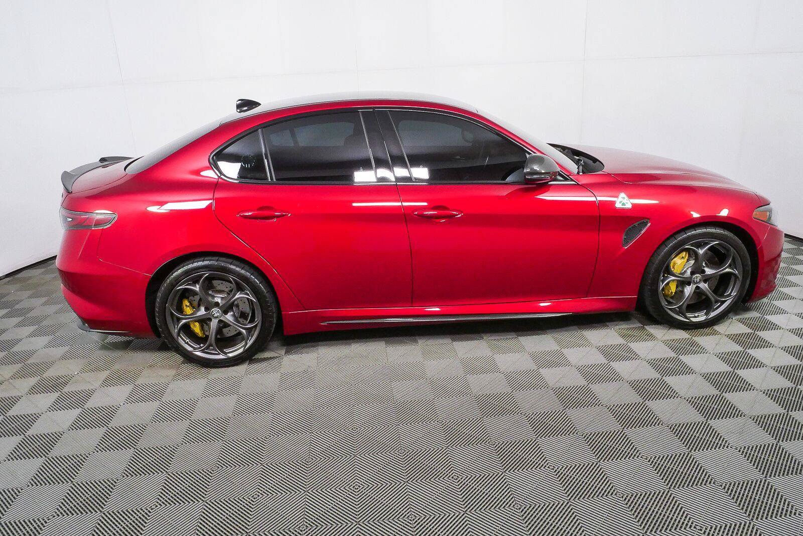 Used 2024 Alfa Romeo Giulia Quadrifoglio RWD image 2