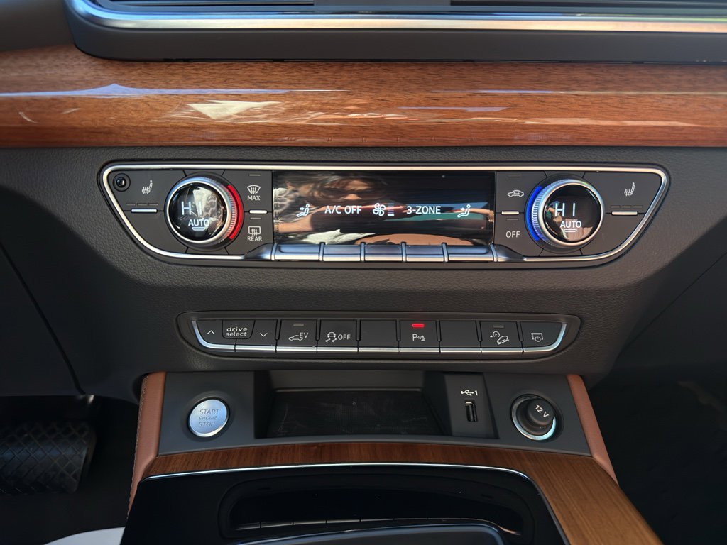 Used 2023 Audi Q5 e Premium Plus w/ Premium Plus Package image 27