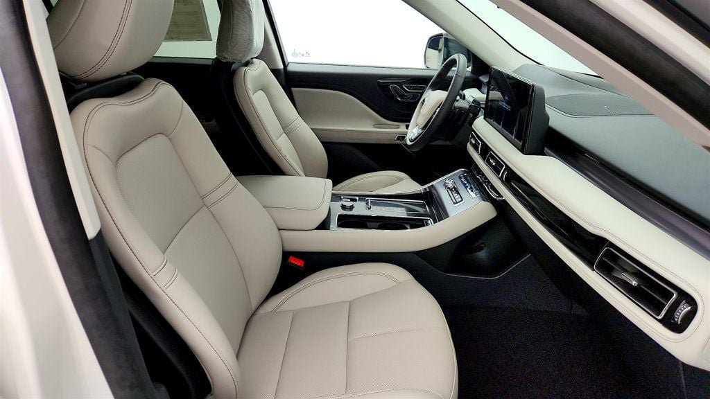 Used 2025 Lincoln Aviator 2WD w/ Jet Appearance Package image 20
