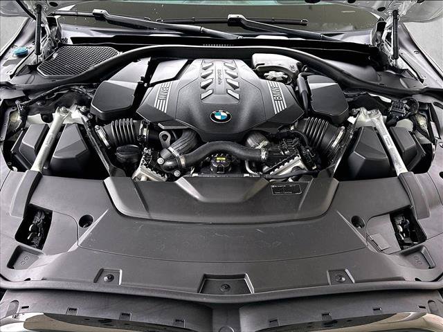 Used 2022 BMW 750i xDrive w/ Executive Package AWD/4WD image 11