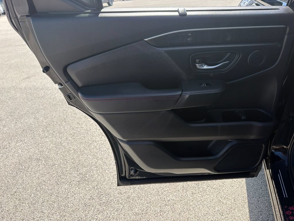 Used 2025 Honda Pilot Black Edition image 23