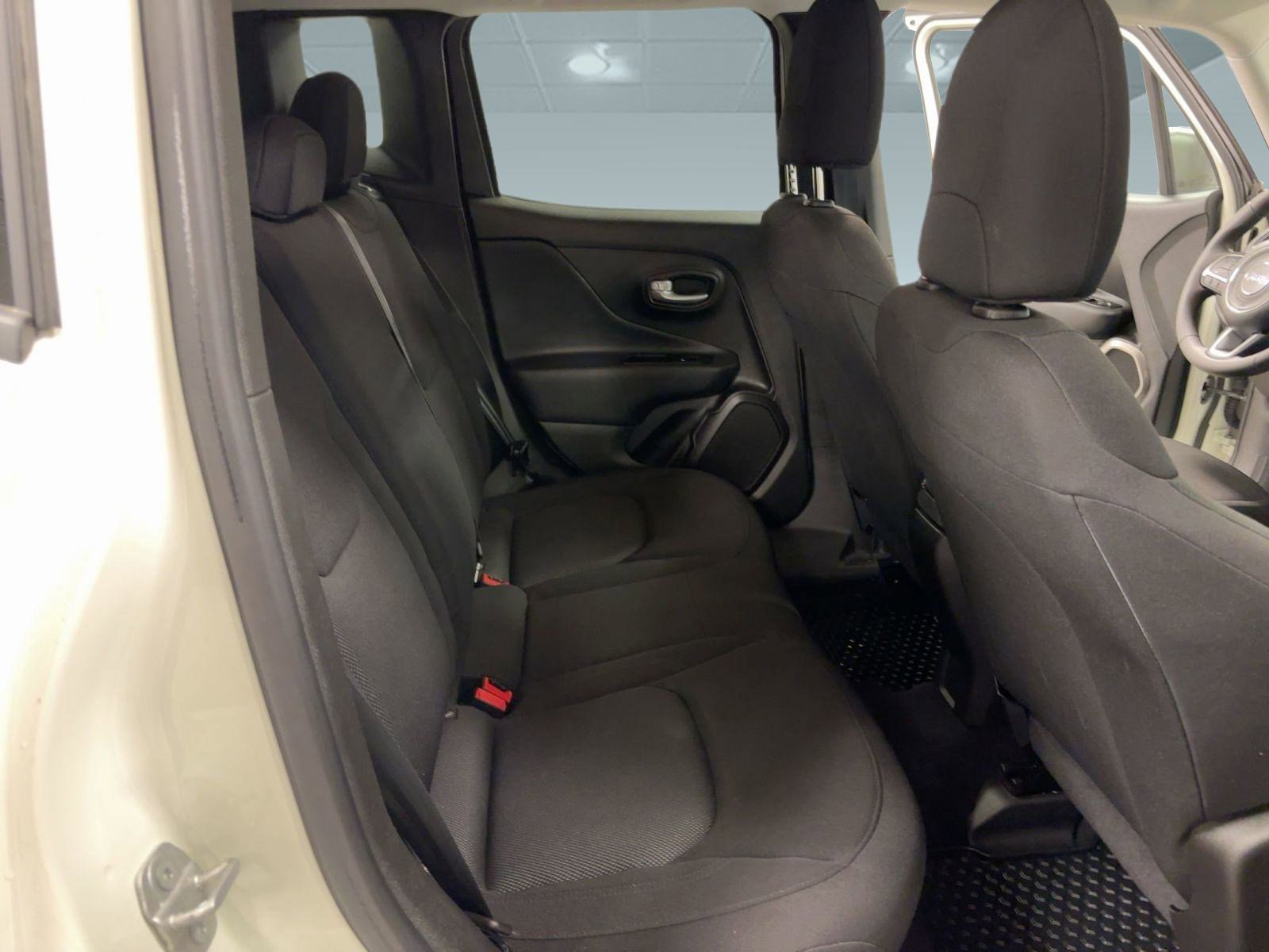 Used 2023 Jeep Renegade Latitude image 30