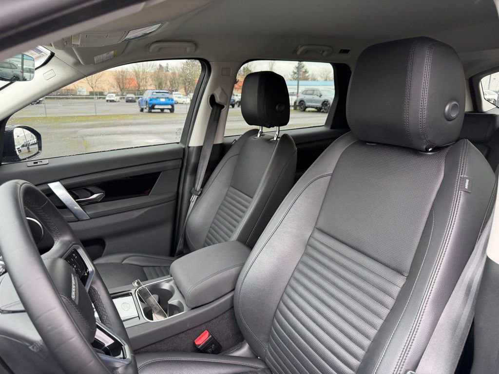 Used 2023 Land Rover Discovery Sport SE image 17