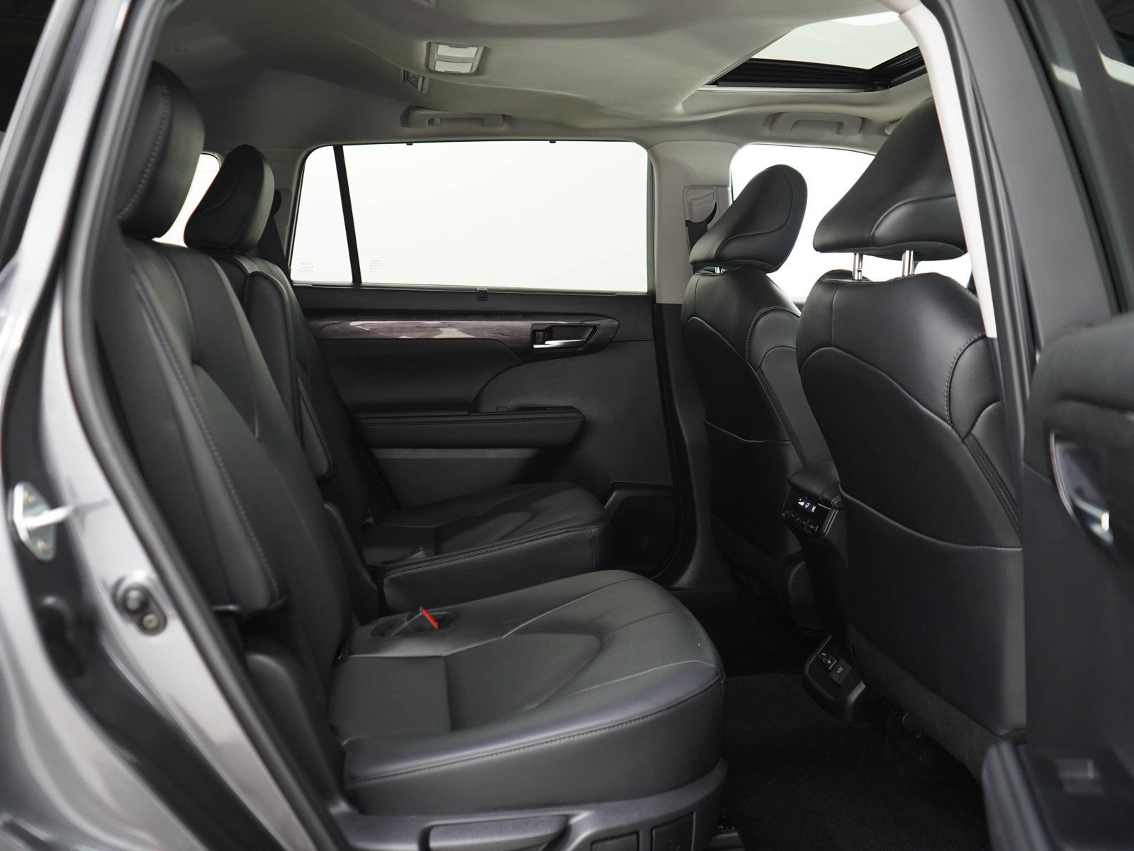 Used 2024 Toyota Highlander Limited AWD/4WD image 13