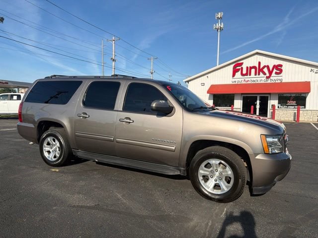 Used 2014 Chevrolet Suburban LT RWD image 1
