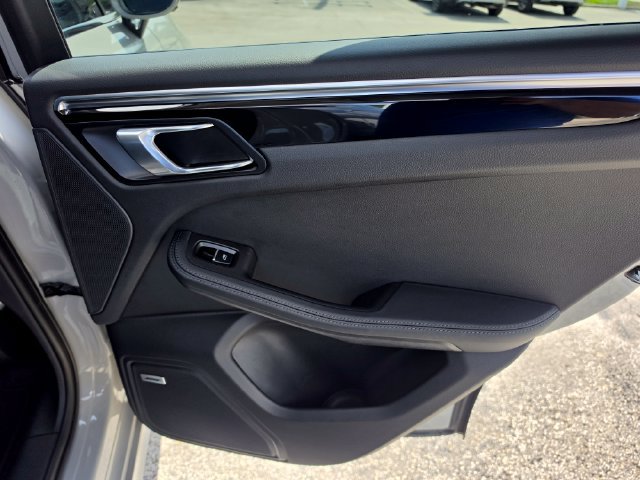 Used 2024 Porsche Macan S AWD/4WD image 26