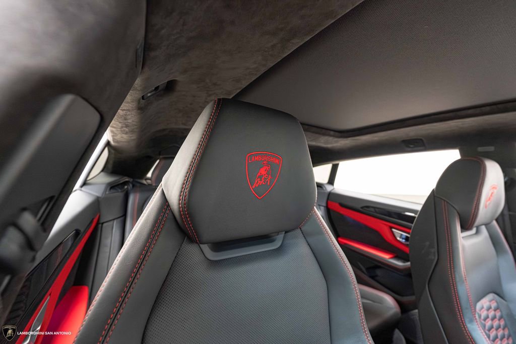 Used 2022 Lamborghini Urus AWD/4WD image 25