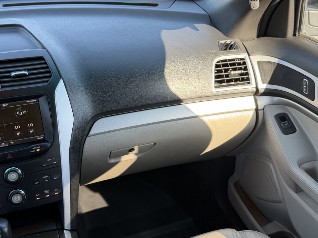 Used 2012 Ford Explorer XLT FWD image 18