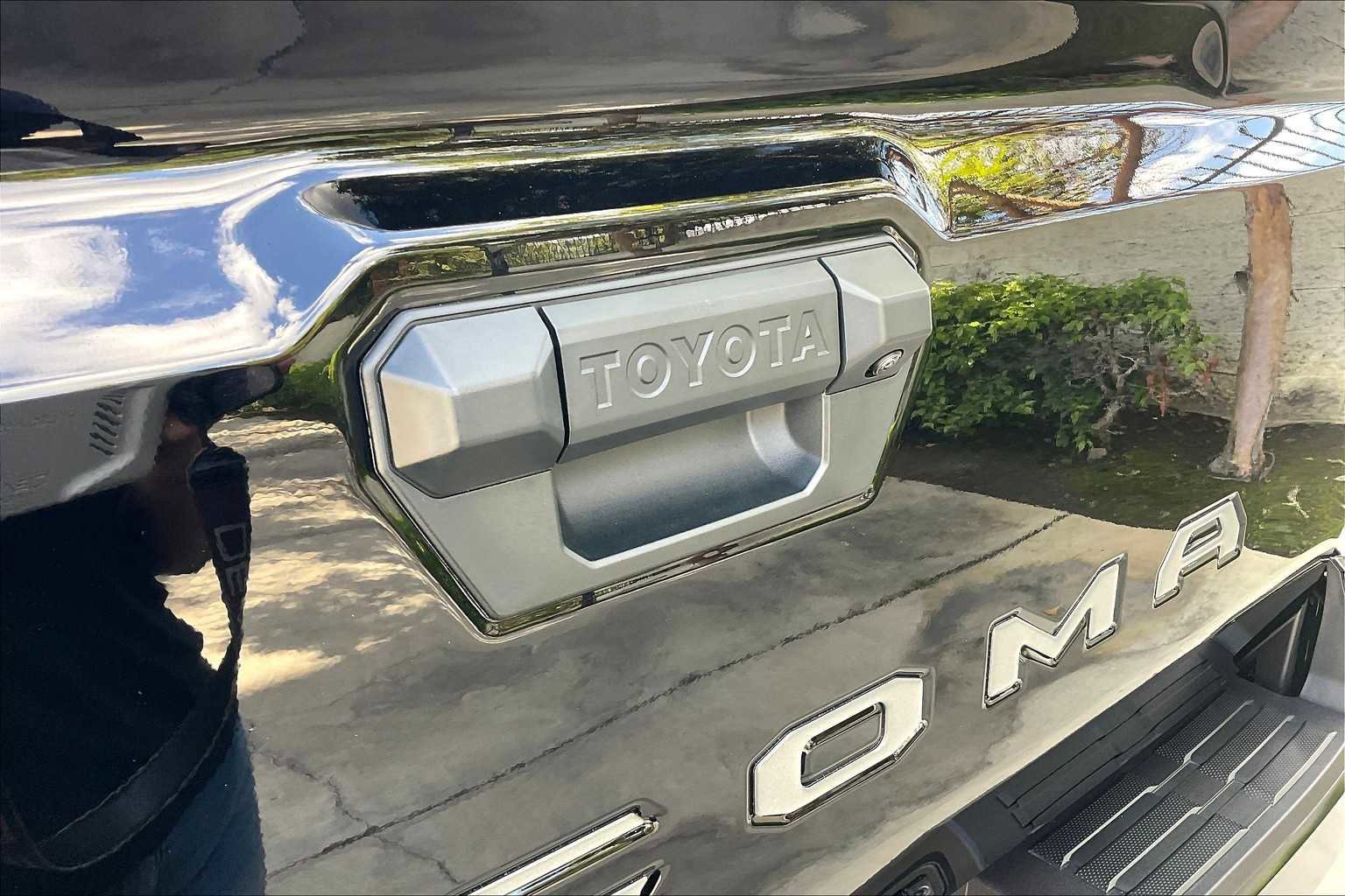 Used 2025 Toyota Tacoma SR5 image 29