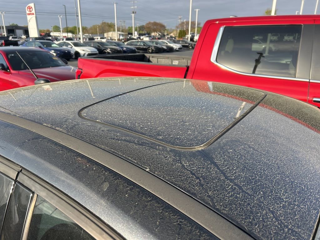 Used 2015 Ford Focus SE w/ Equipment Group 201A image 3