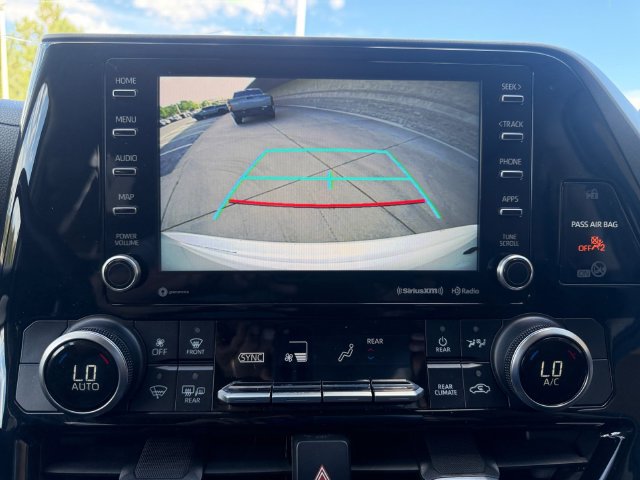 Used 2020 Toyota Highlander LE AWD/4WD image 16