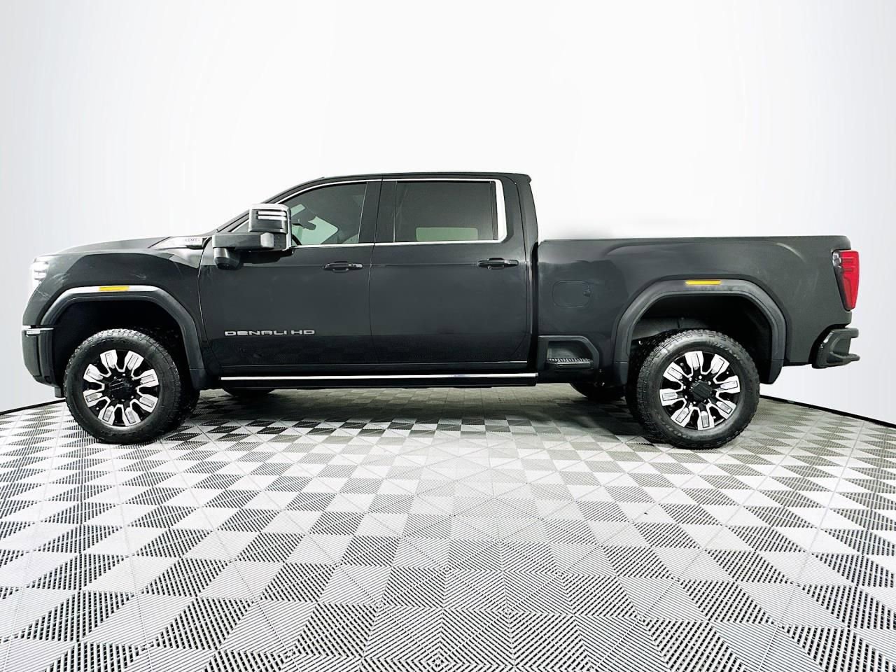 Used 2024 GMC Sierra 3500 Denali w/ Denali Reserve Package image 23