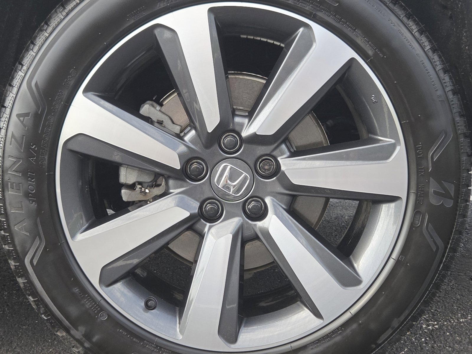 Certified 2025 Honda Pilot Touring image 14