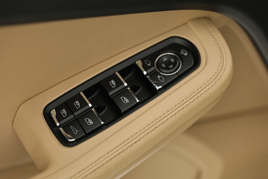 Certified 2026 Porsche Macan AWD/4WD image 21
