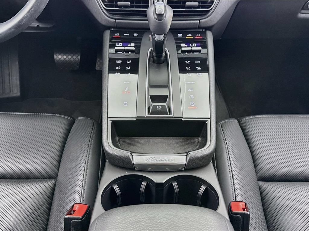 Used 2024 Porsche Macan S AWD/4WD image 16