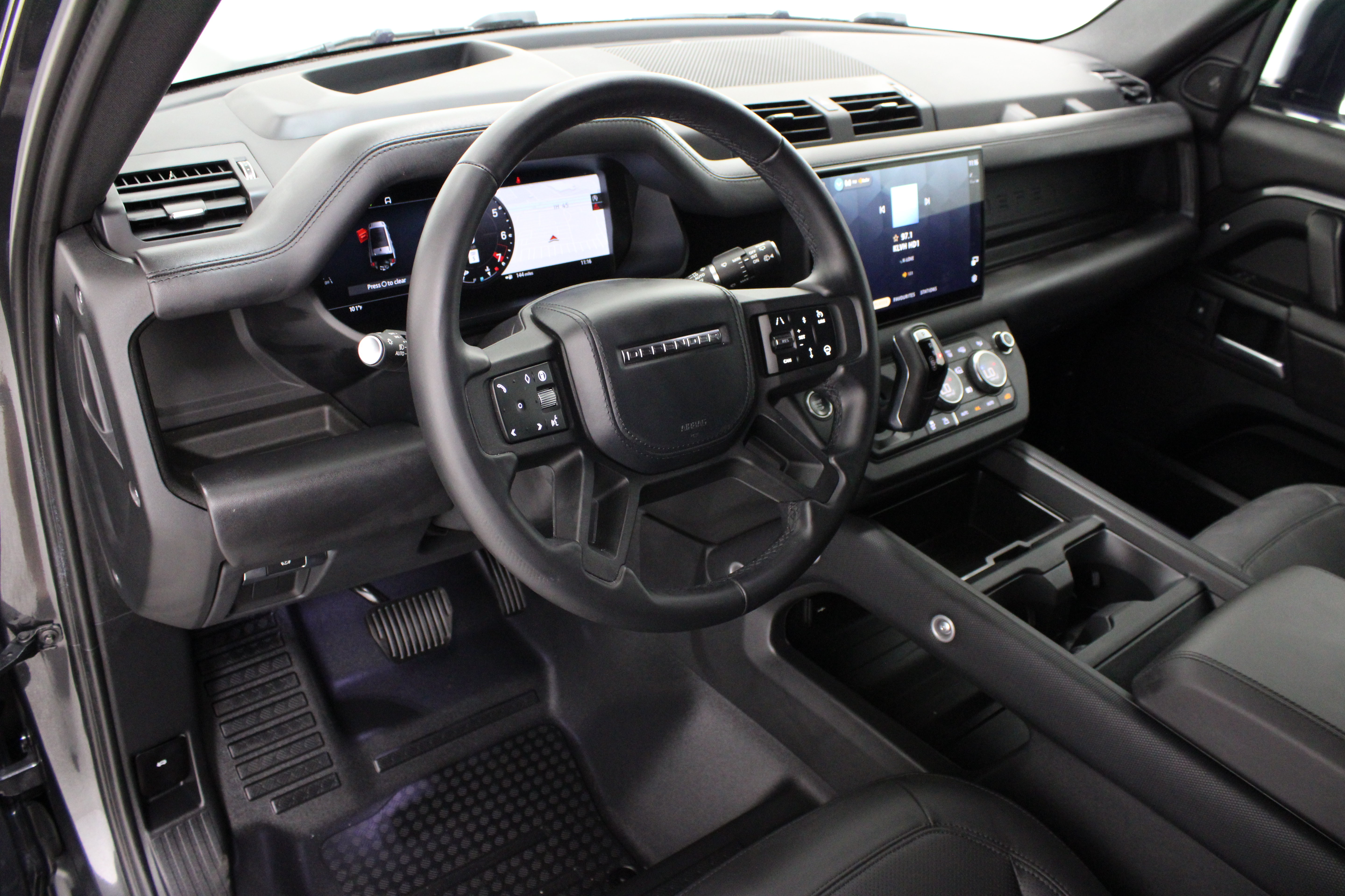 Used 2025 Land Rover Defender 130 Outbound AWD/4WD image 13