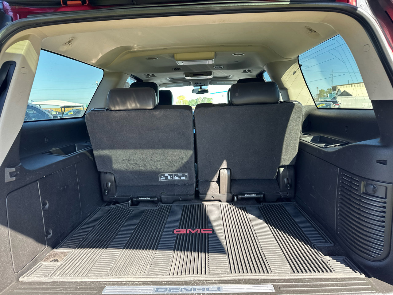 Used 2014 GMC Yukon XL Denali image 24