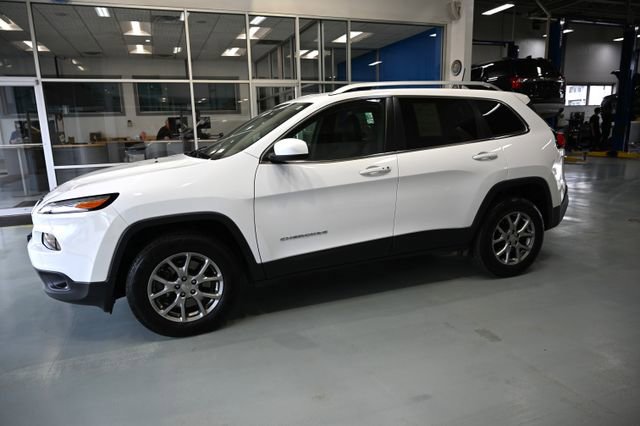 Used 2018 Jeep Cherokee Latitude Plus w/ Cold Weather Group image 7