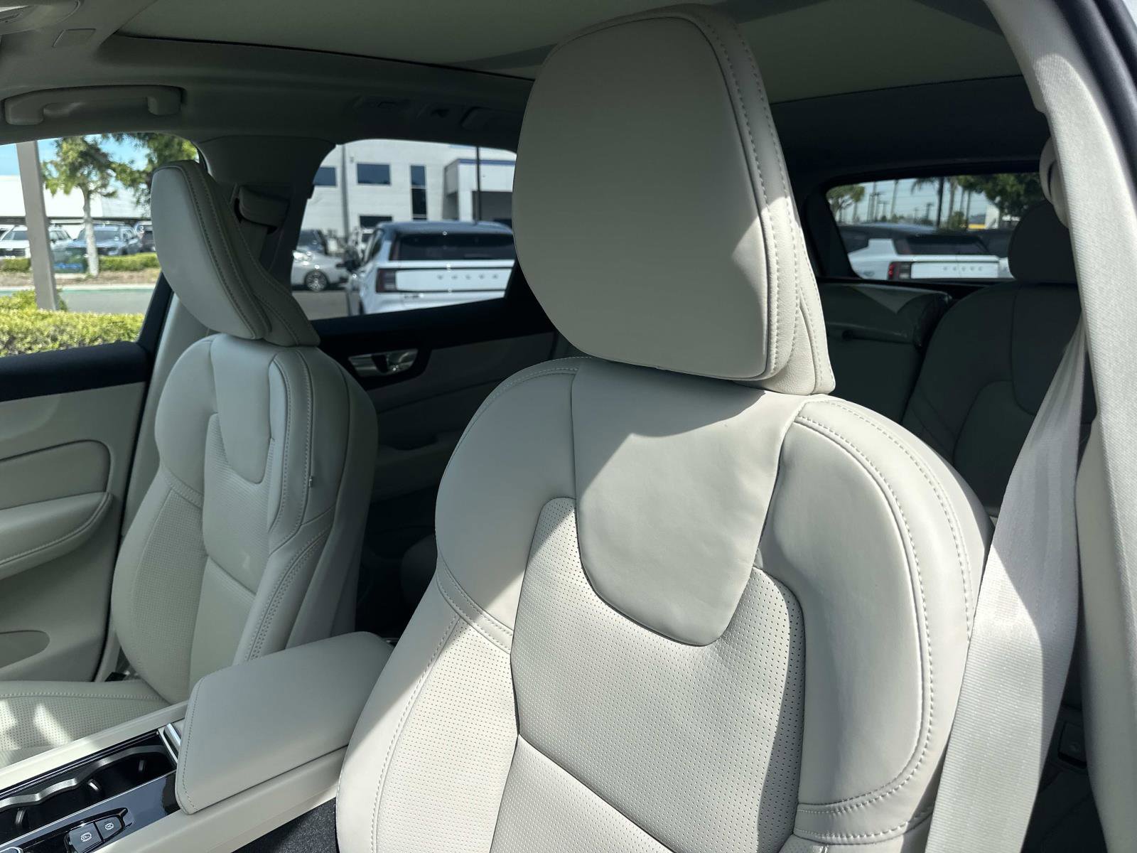 New 2026 Volvo XC60 B5 Ultra w/ Climate Package AWD/4WD image 15