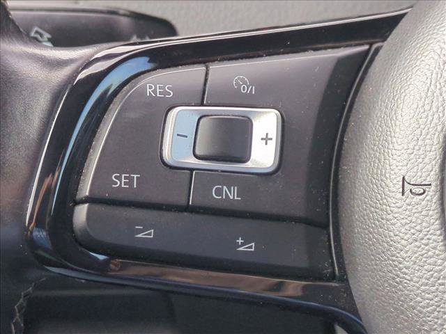 Used 2016 Volkswagen Golf R 4-Door AWD/4WD image 11