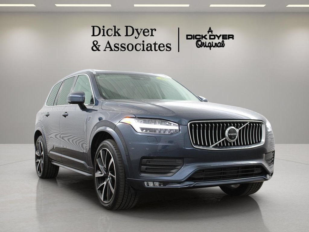 Used 2022 Volvo XC90 T6 Momentum w/ Advanced Package AWD/4WD image 3