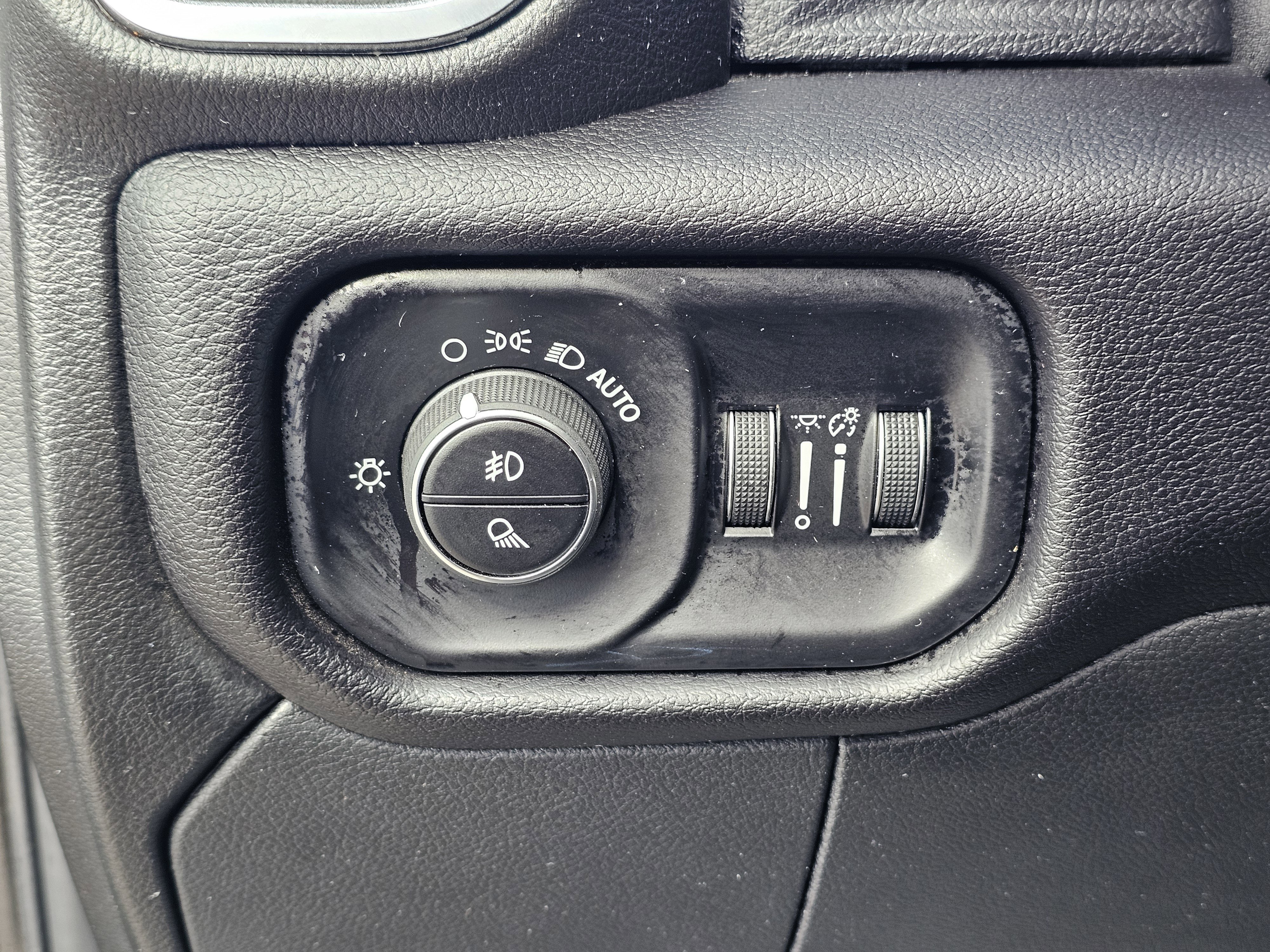 Used 2024 RAM 3500 Laramie w/ Towing Technology Group image 18