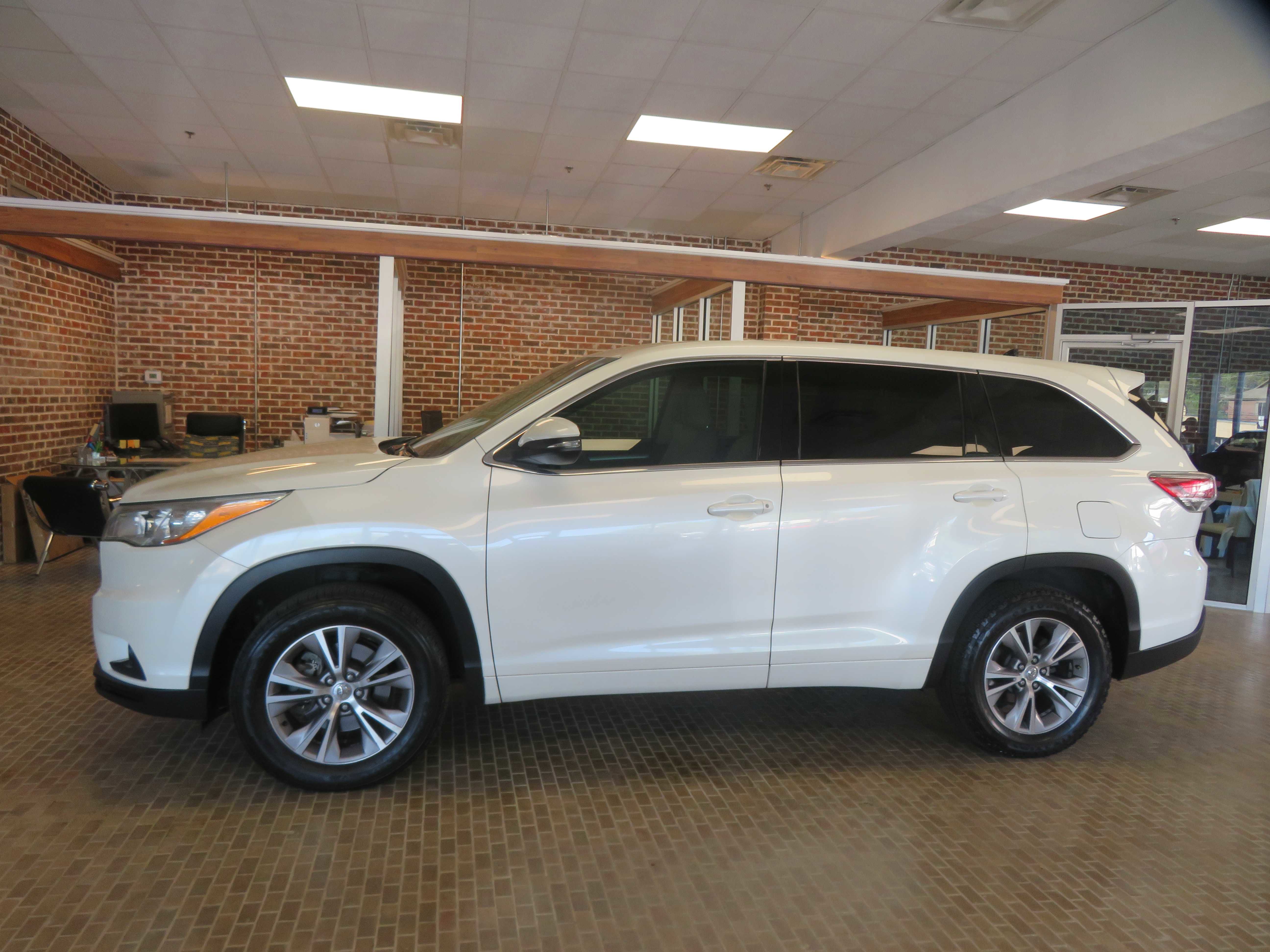 Used 2014 Toyota Highlander Plus FWD image 71